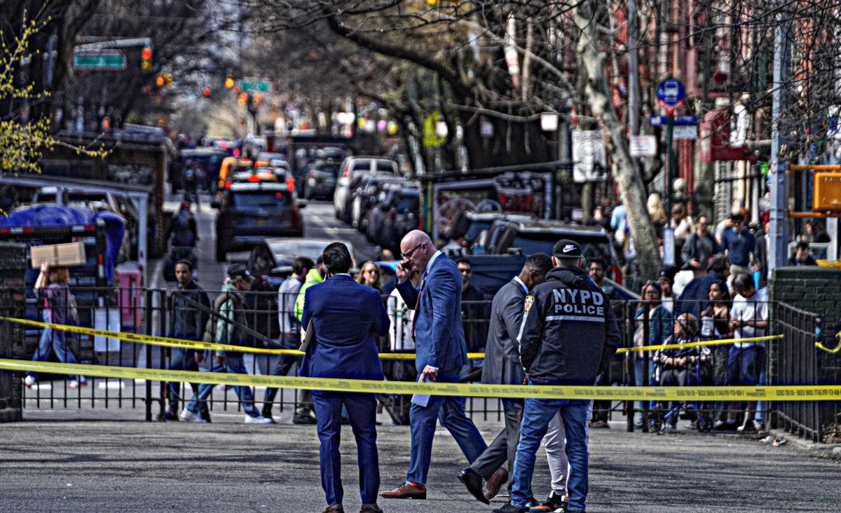 Killer behind deadly Tompkins Square Park shooting still at large: cops 3 Police at scene of Tompkins Square Park shooting