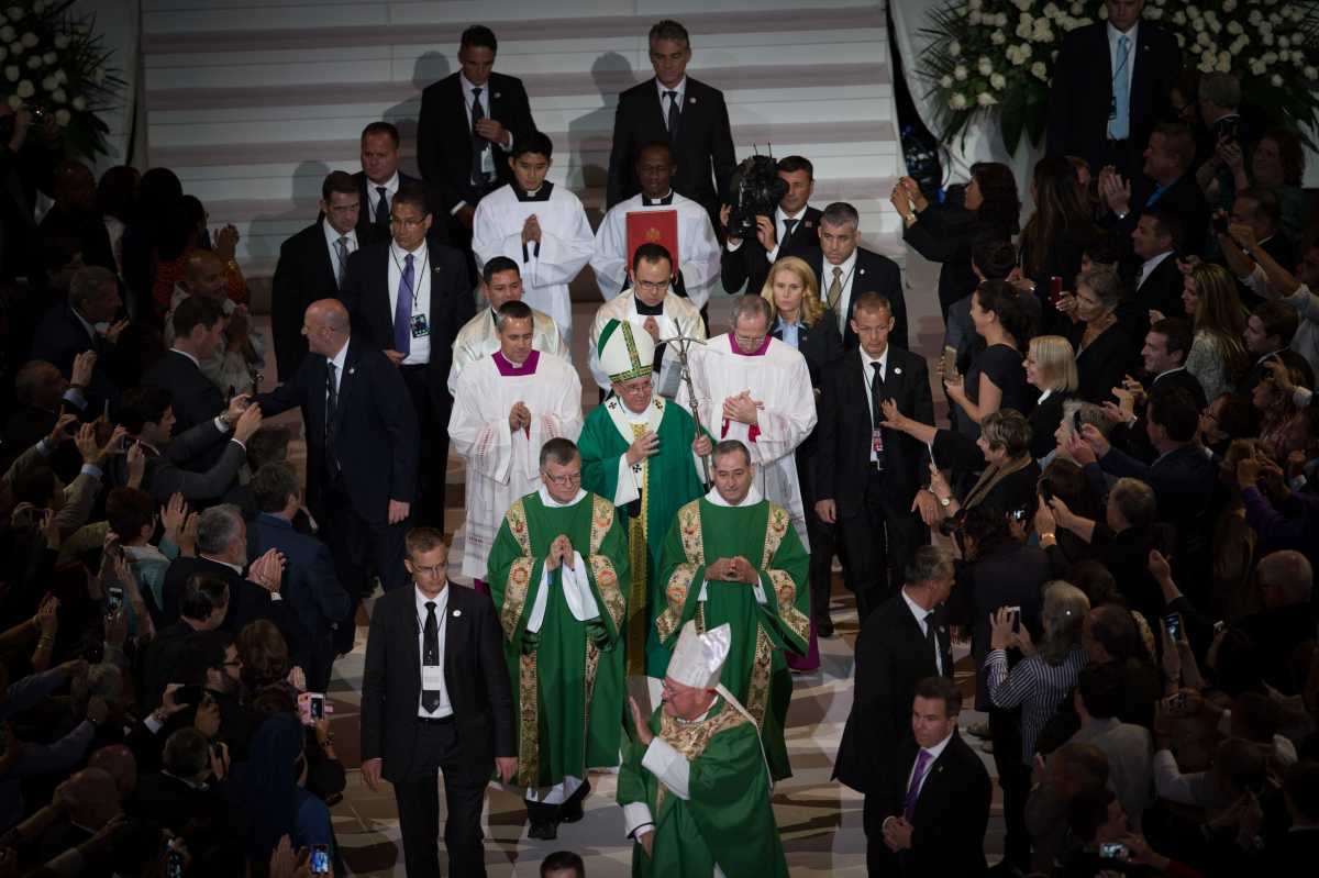 Pope Francis in 2015 mass procession at Madison Square Garden